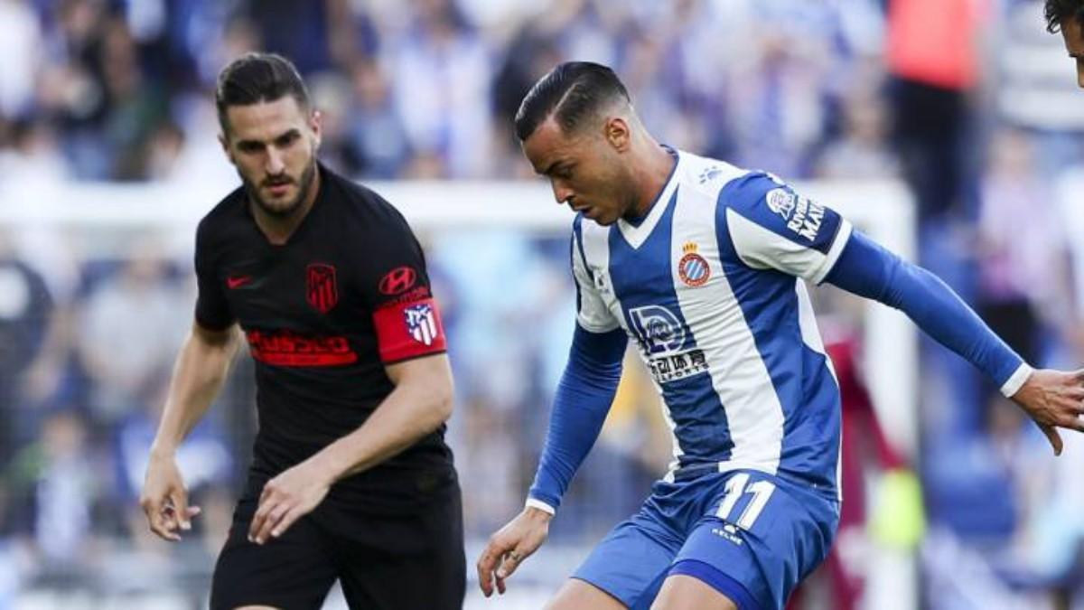 De Tomás junto a Koke en el último partido entre los dos equipos