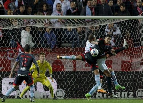 Sevilla's Steven N'Zonzi and Celta Vigo's Pablo Hernandez in action