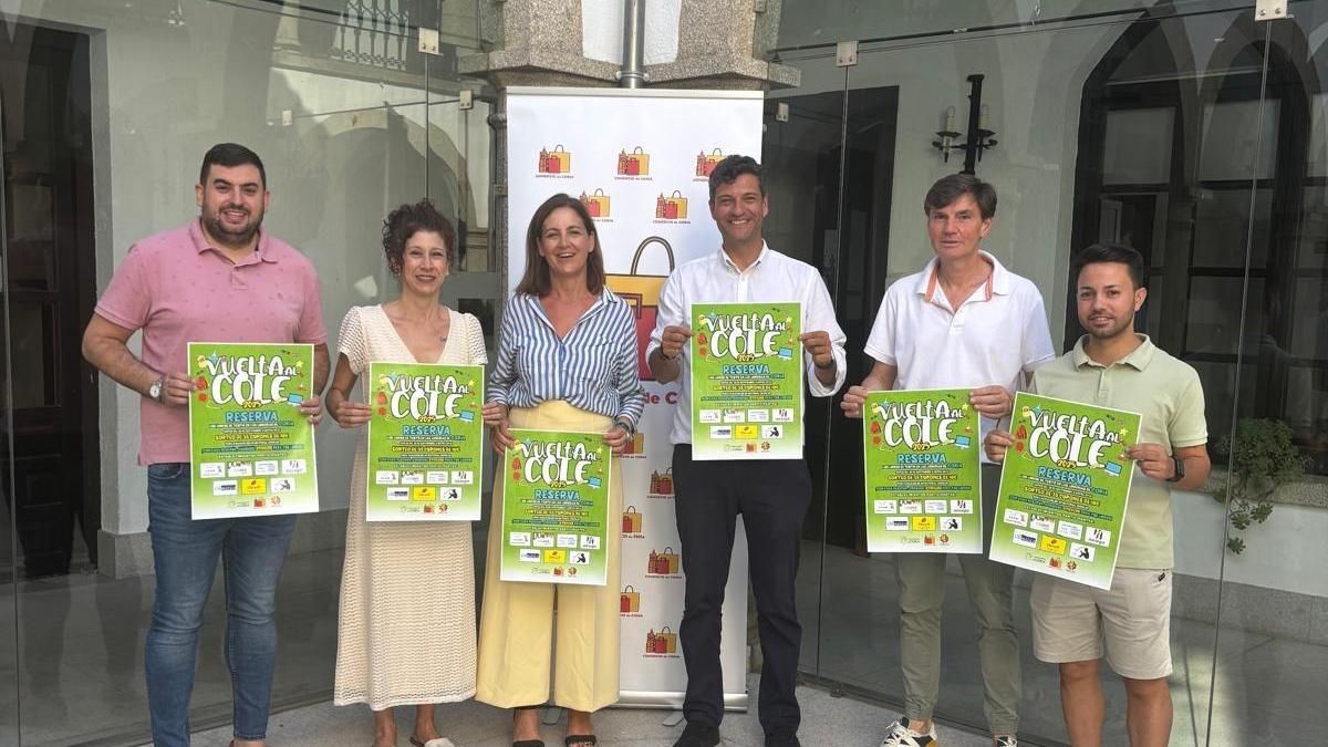 Acto de presentación de la campaña escolar, hoy, en el ayuntamiento cauriense.