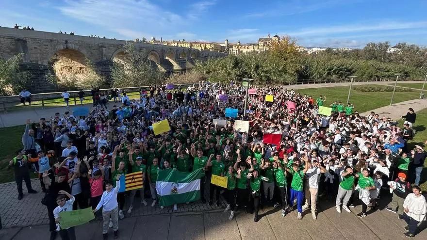 Cientos de estudiantes participan en Miraflores en una marcha por los afectados por la DANA