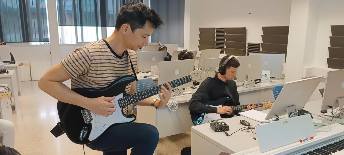 Una clase del Grado en Producción de Música y Sonido para la Industria del Entretenimiento
