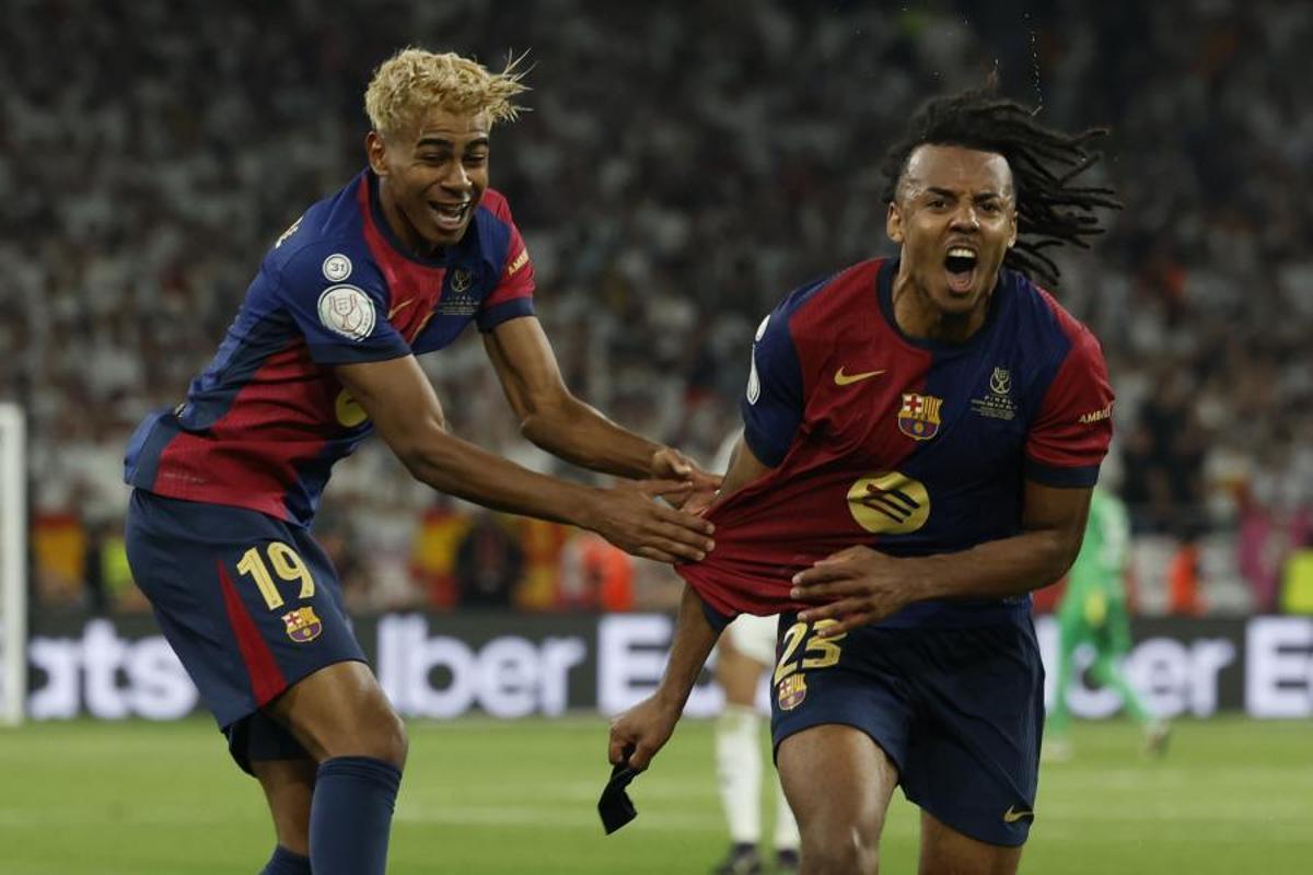 Jules Koundé en la celebración de su gol en la final de la Copa del Rey.