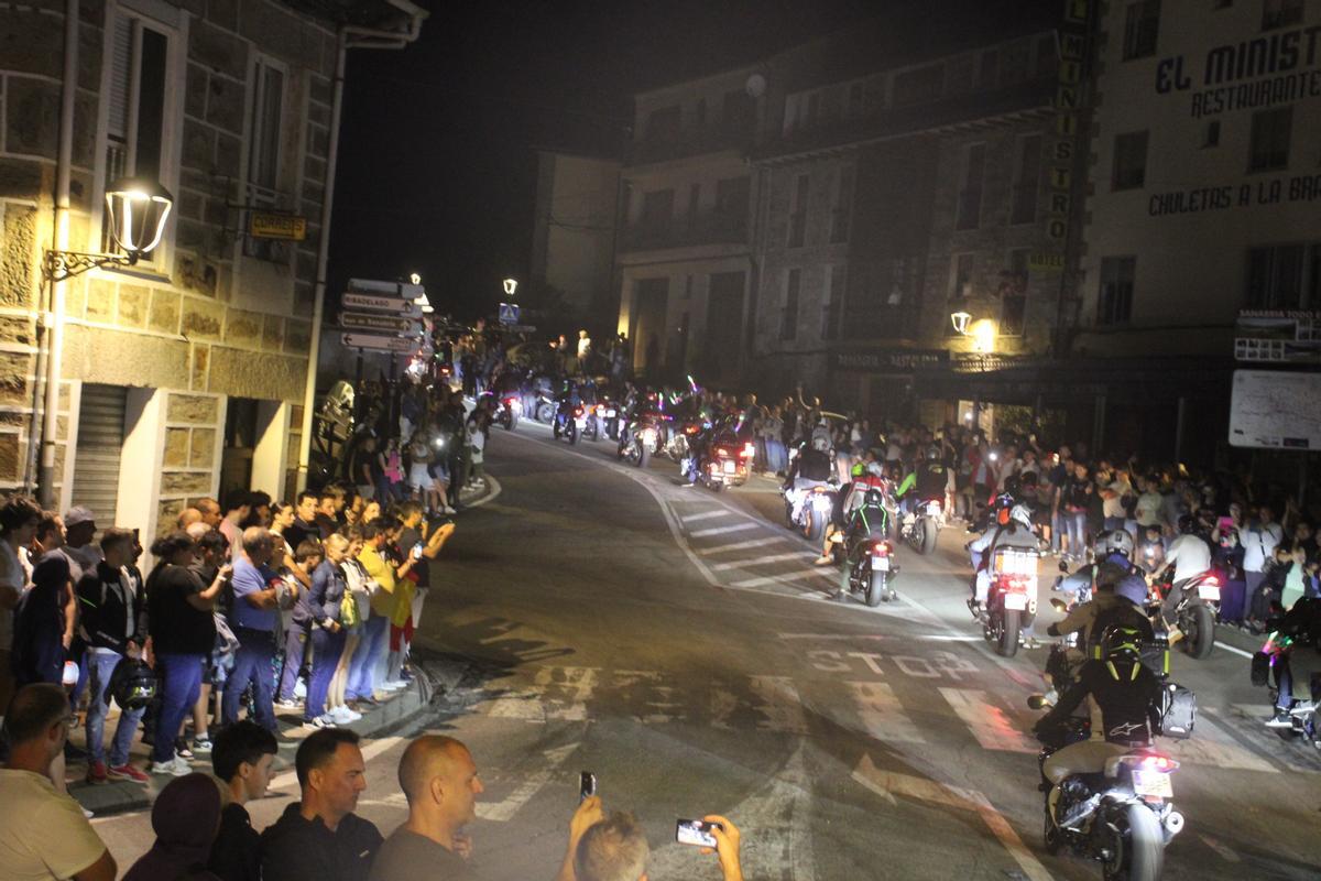 GALERÍA | Sanabria vive una noche mágica durante la concentración de motos