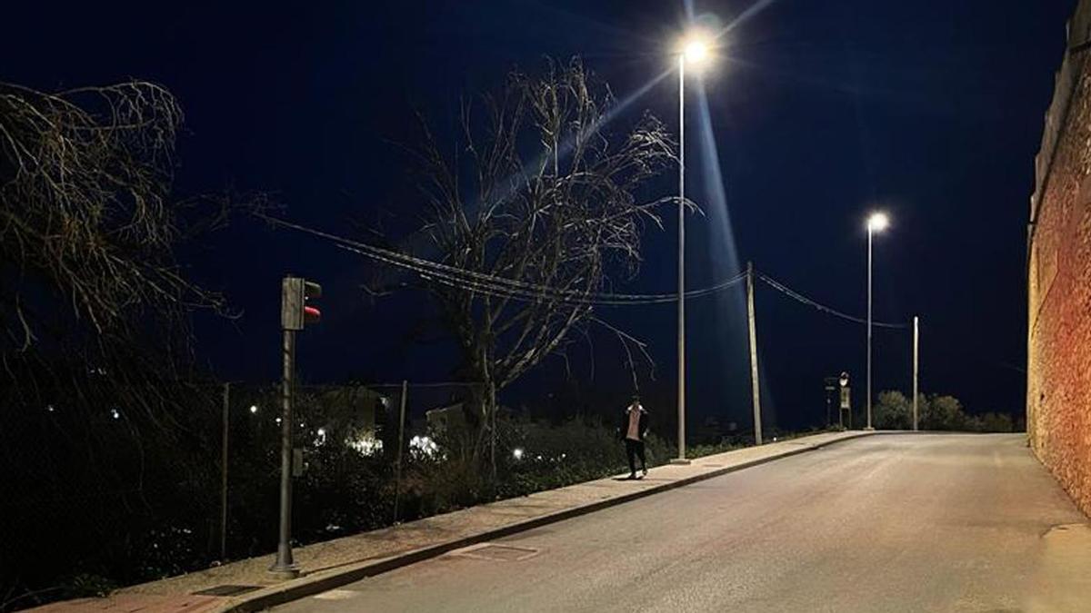 Una de las nuevas farolas instaladas en Antequera.