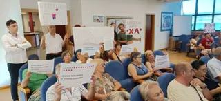 Vecinos de O Ramil exigen en el pleno medidas contra el «polvorín» al lado de sus casas