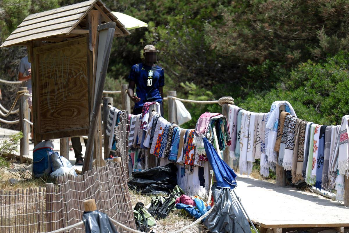 Galería: vendedores ambulantes en la playa de ses Salines