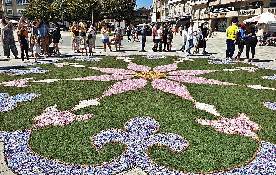 Alfombra en la Plaza Mayor de Ponteareas.