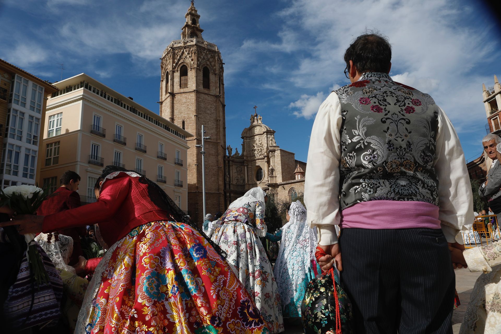 Las comisiones llegan a la Plaza de la Reina