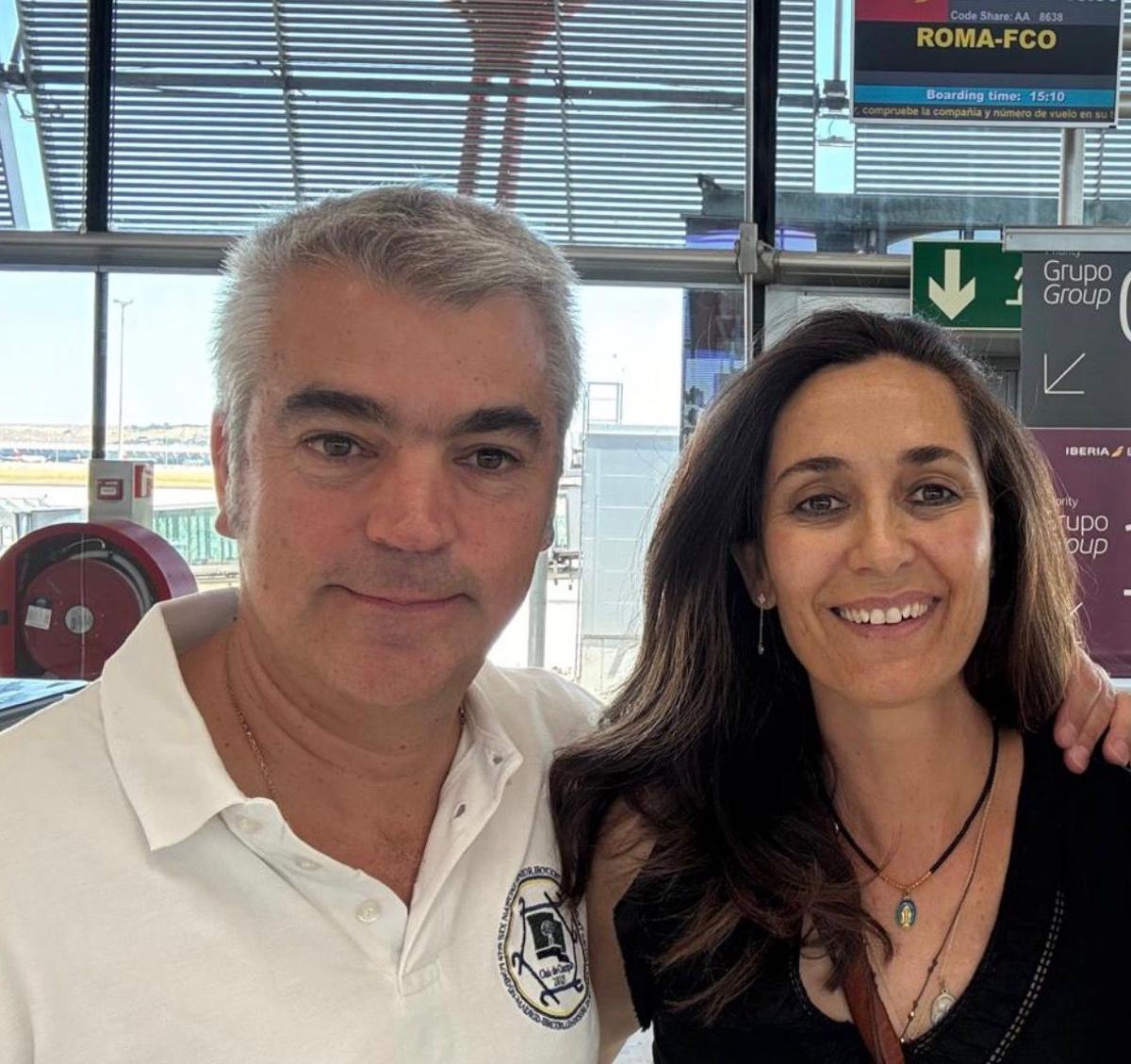 Patricia Serrano y su marido, de Deretiro.es, antes de volar a Roma para participar en unas jornadas espirituales.