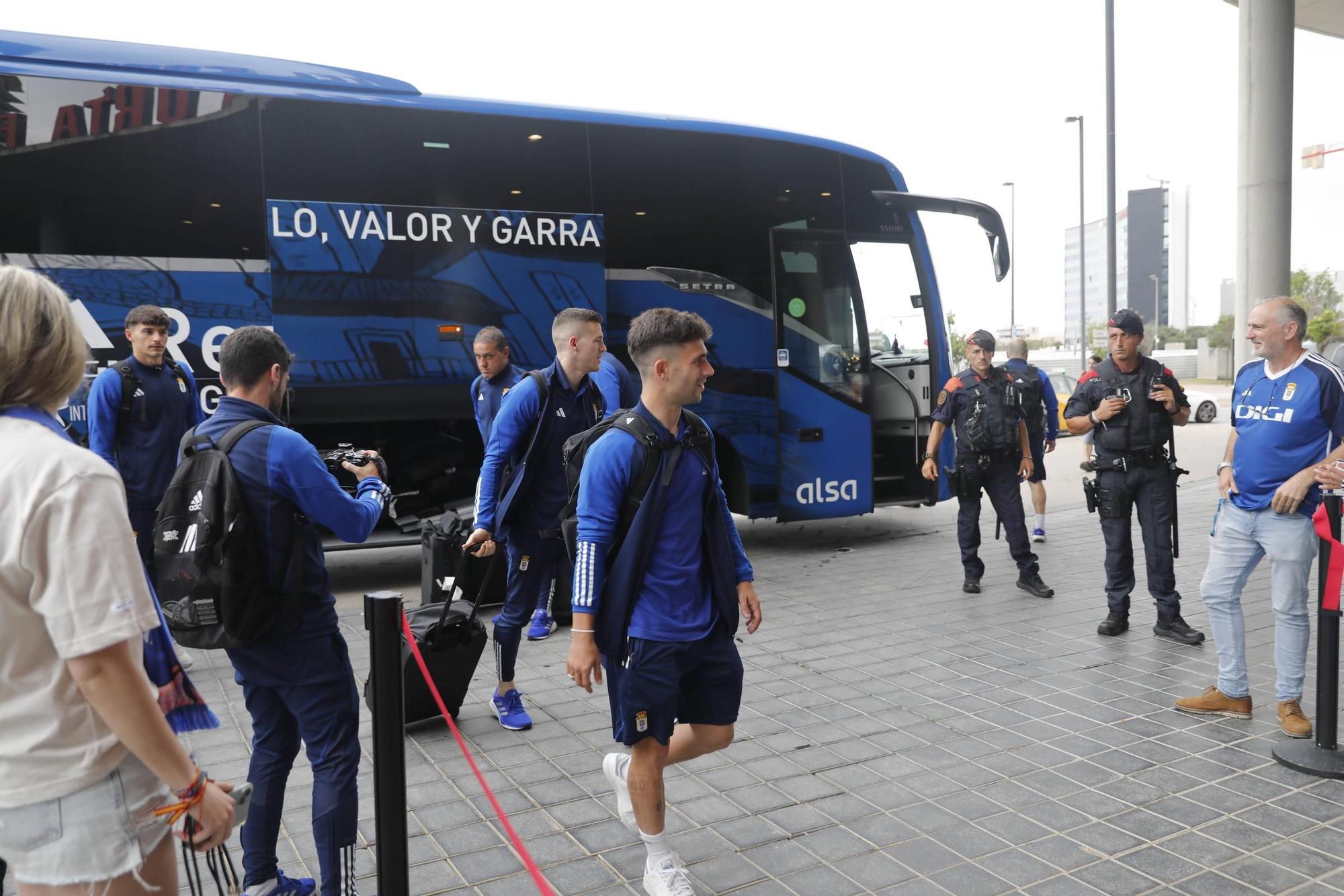 Llegada de los jugadores del Real Oviedo a Barcelona