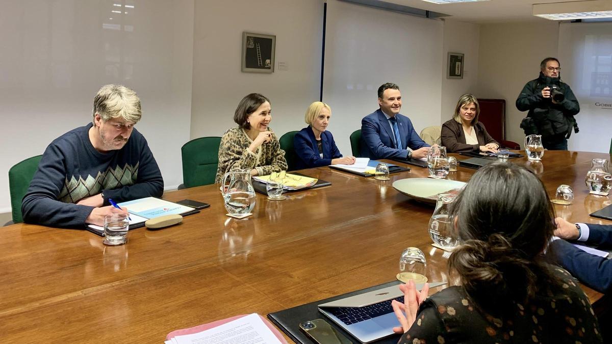 Una de las reuniones anteriores de la Mesa de Financiacion.