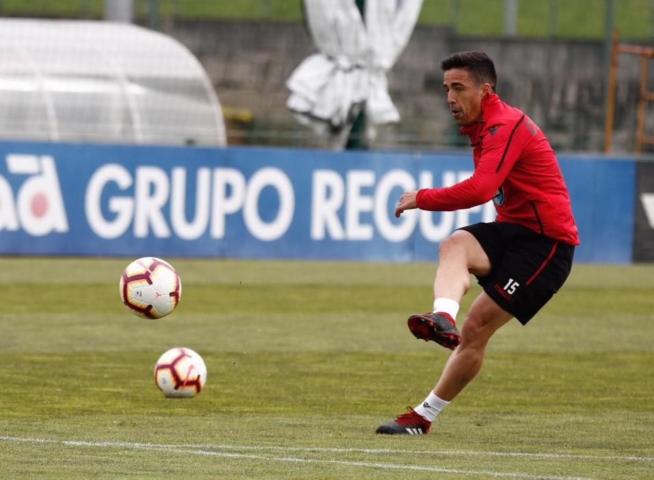 También los fabrilistas Montiel, Pedro López y Abeledo se entrenan con el primer equipo. La sesión en Abegondo contó con la presencia de los Riazor Blues.