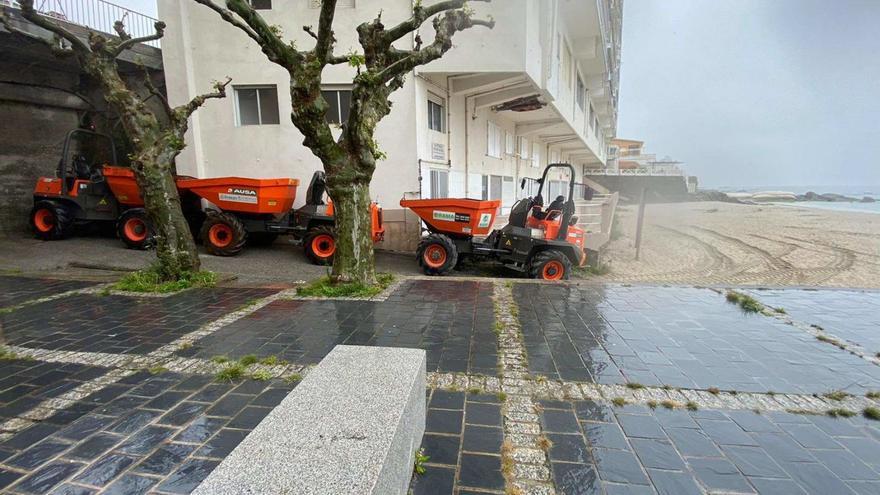 El acondicionamiento de la arena cierra toda la semana el acceso a Lavapanos y A Carabuxeira