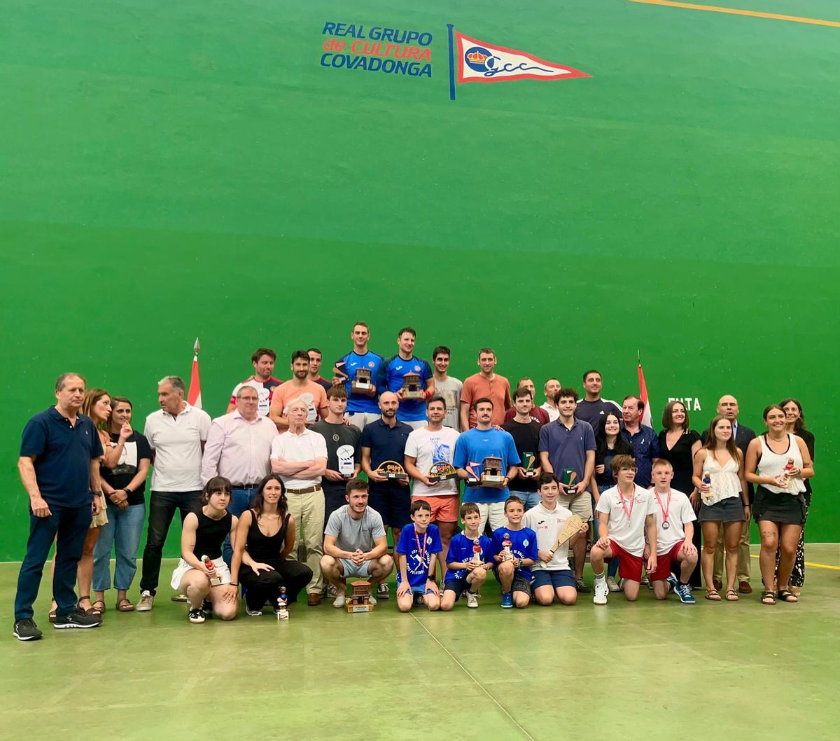 Foto de familia del torneo