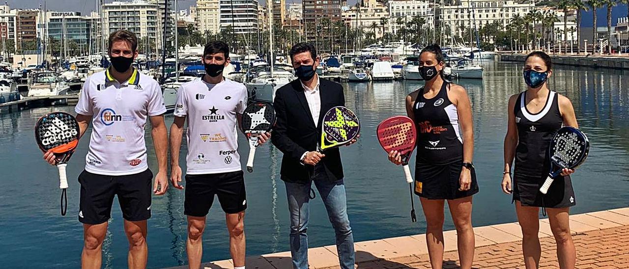 Primeras figuras del padel mundial junto al concejal de Deportes José Luis Berenguer.