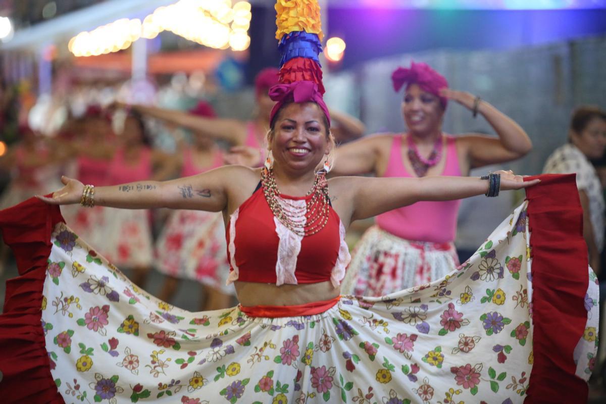 El Desfile Folclórico Internacional es el que más público congrega.