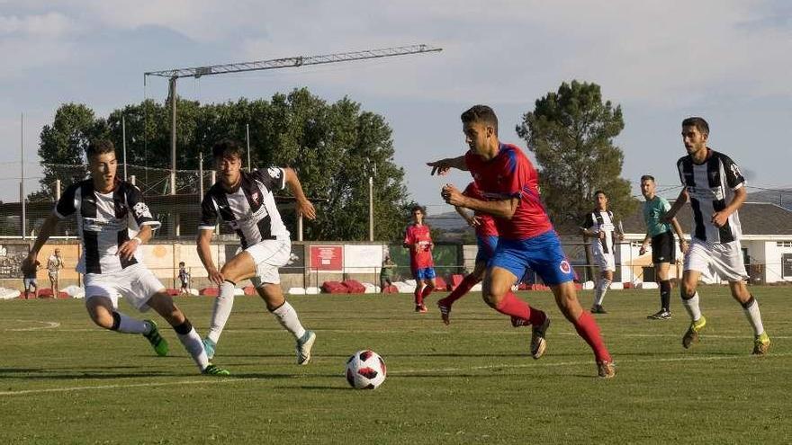 Un lance del partido disputado ayer en Xinzo. // Enzo Sarmiento