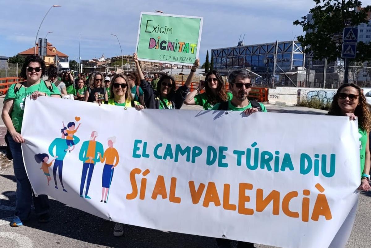 La comunidad docente del Camp de Túria se une a la huelga educativa.