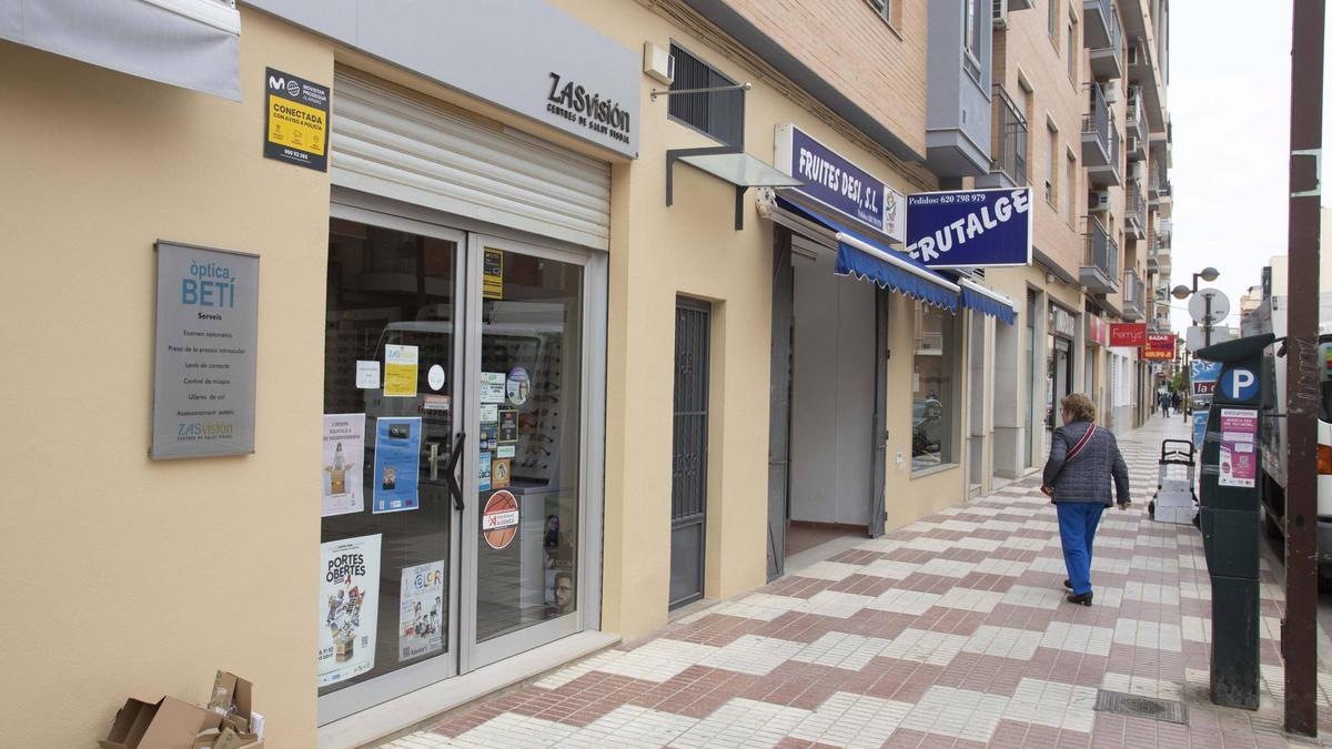 Comercios y bares abiertos en Algemesí tras el paso de la dana, en una imagen de archivo.