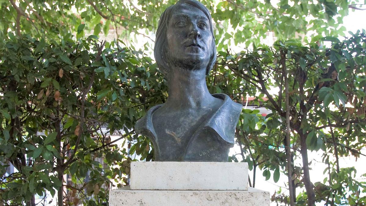 Busto de Nino Bravo en el jardín que llevará su nombre