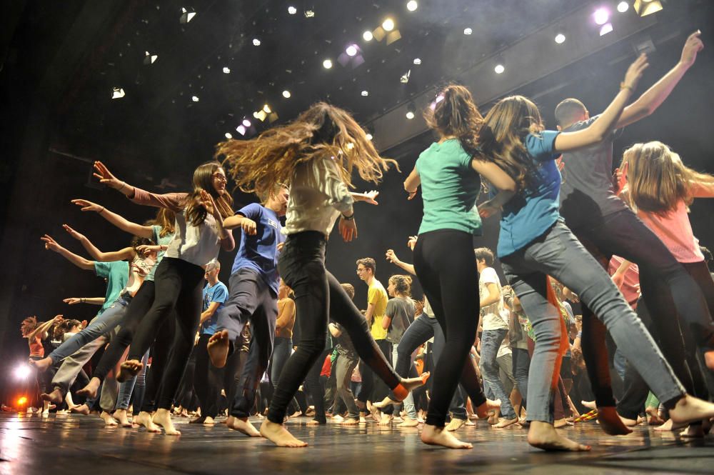 350 alumnes d''ESO ballen al Fem Dansa!