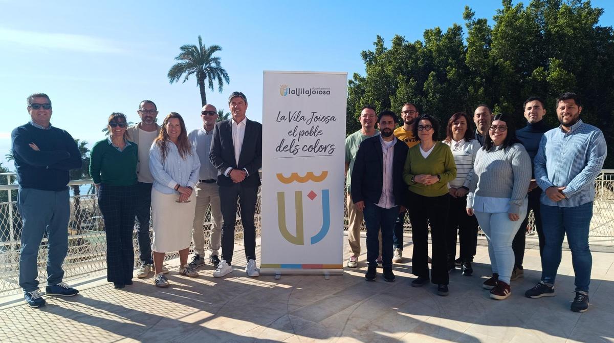 Presentación de La Vila Gastronómica por el alcalde y la edil de Turismo junto a restauradores y CDT.