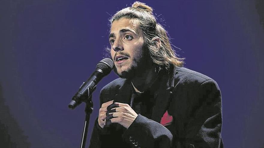 La voz de Salvador Sobral ilumina una eurovisiva noche en Peñíscola