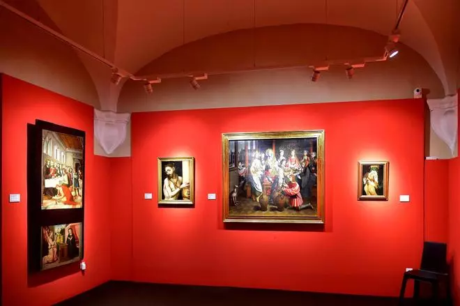 Así está el museo de la catedral de Plasencia un año después del robo de la corona de la Virgen