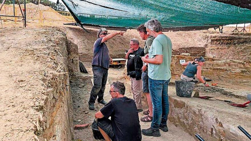 Fòssils, artefactes prehistòrics i vestigis romans