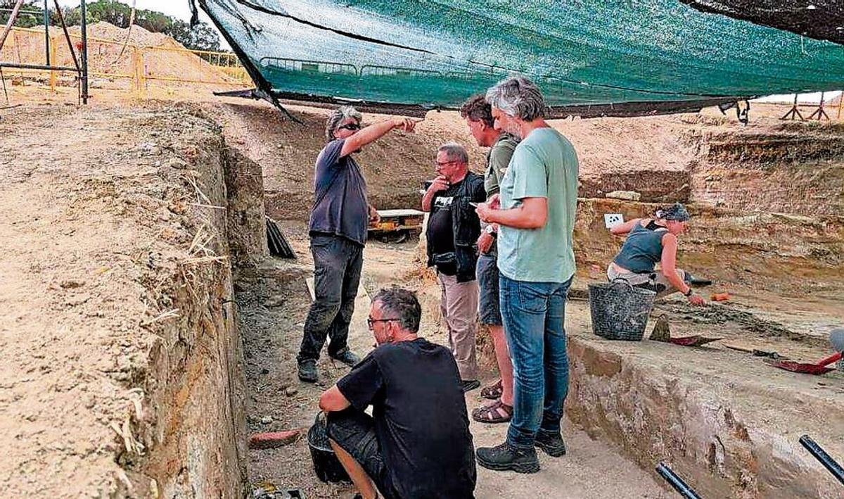 Gerard Campeny ens atén al Camp dels Ninots i ens dona tota mena d’explicacions sobre aquest excepcional jaciment paleontològic de 3 milions d’anys.