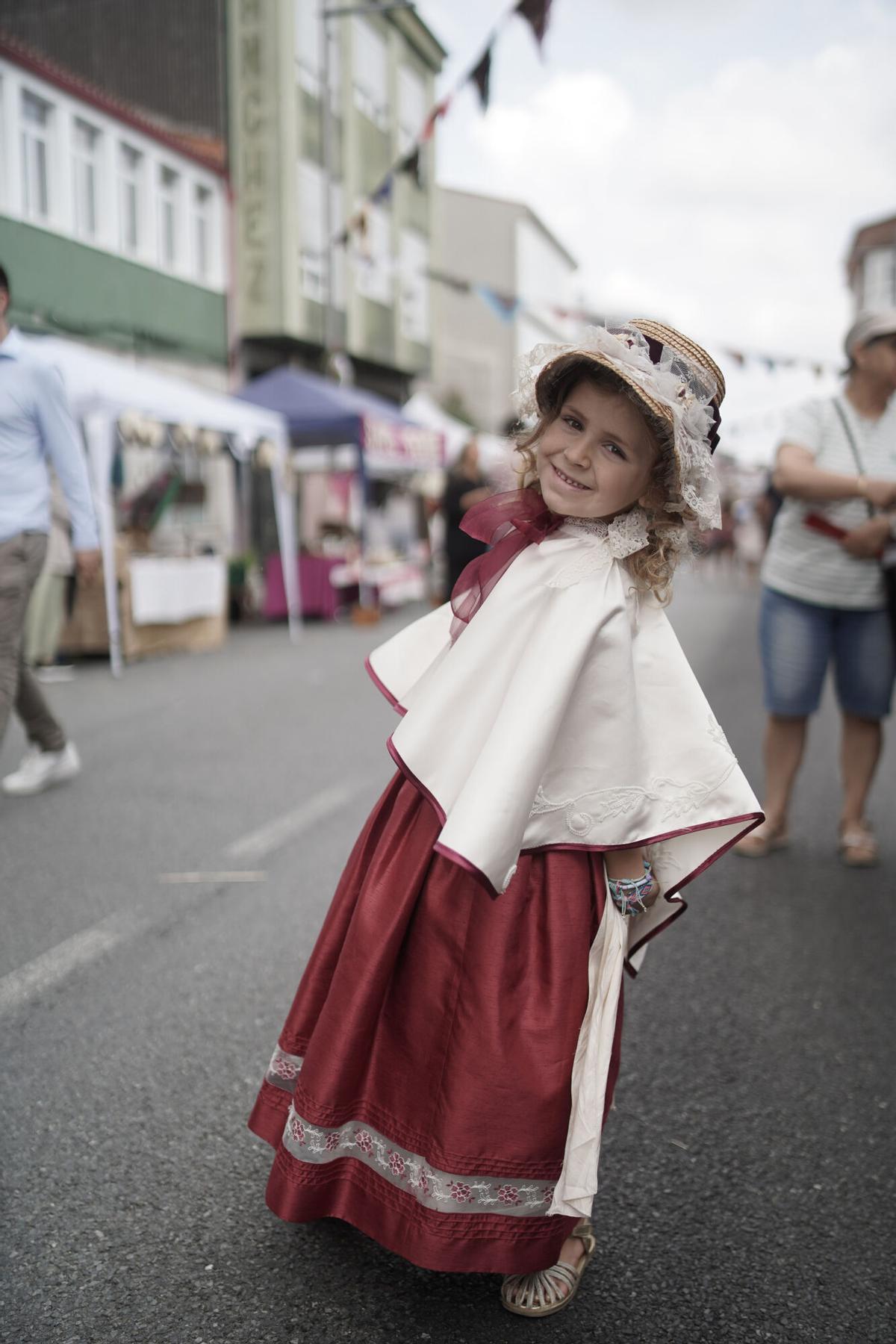 La Feria 1900 de Curtis revive un negocio familiar del siglo XX para destinar sus beneficios a la Fundación Centro Oncológico de Galicia.