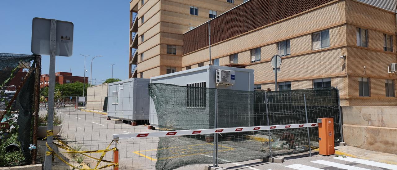 La zona de materiales de obras del Hospital General de Castelló muestra poca actividad.