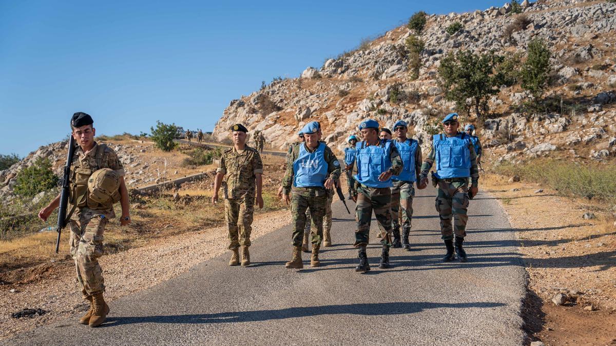 El general Olazábal patrulla la &#039;blue line&#039; junto al batallón indio de los cascos azules en el Líbano.