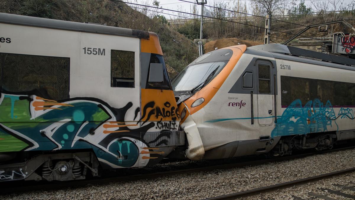 Blick auf die Kollisionsstelle zweier Züge im Bahnhof Montcada i Reixac. Beim Zusammenprall von zwei Vorortzügen der Millionenmetropole Barcelona sind am Mittwochmorgen rund 150 Passagiere verletzt worden.