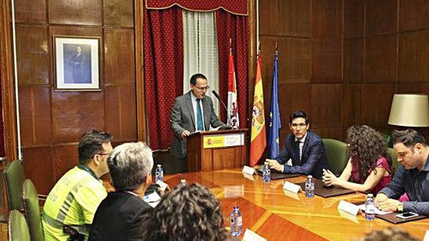 El subdelegado del Gobierno, Ángel Blanco, durante su intervención en la reunión.