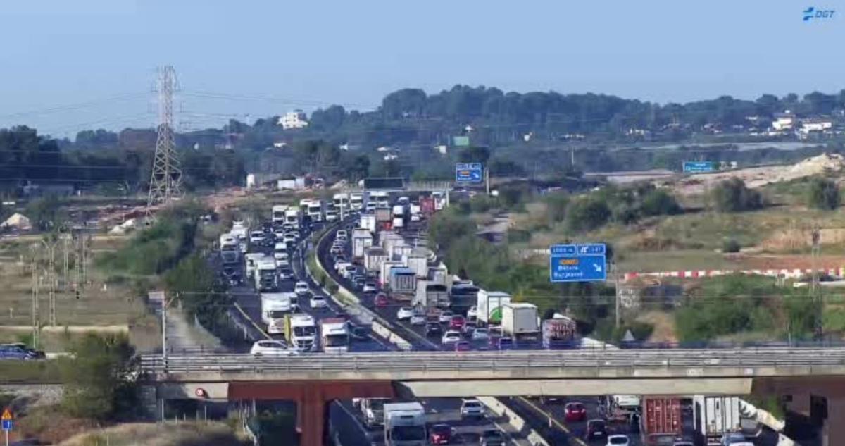Imagen de la congestión en la A-7 en la mañana del martes