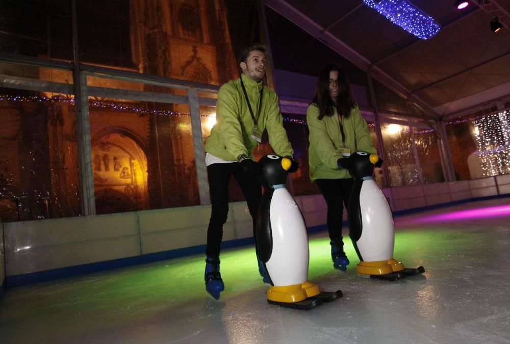 Presentación de la pista de hielo de la plaza de la Catedral.