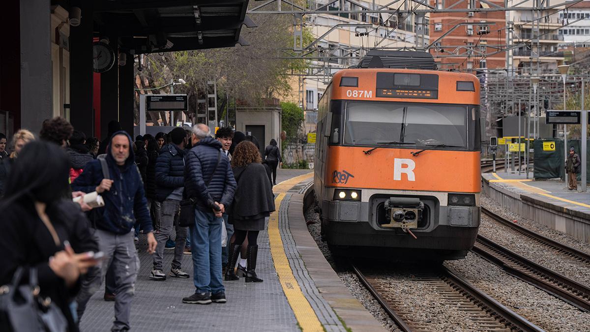 Un tren de Rodalies en Molins de Rei