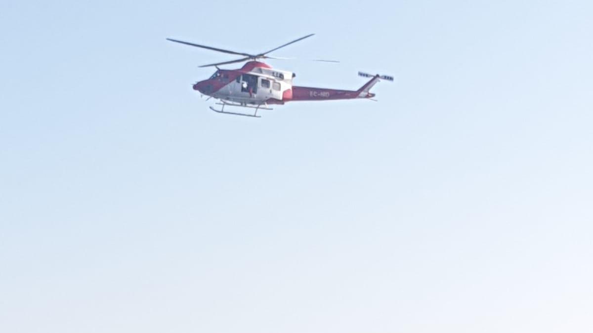 Helicóptero del GES en el dispositivo de búsqueda desplegado en la costa de Órzola (Lanzarote).