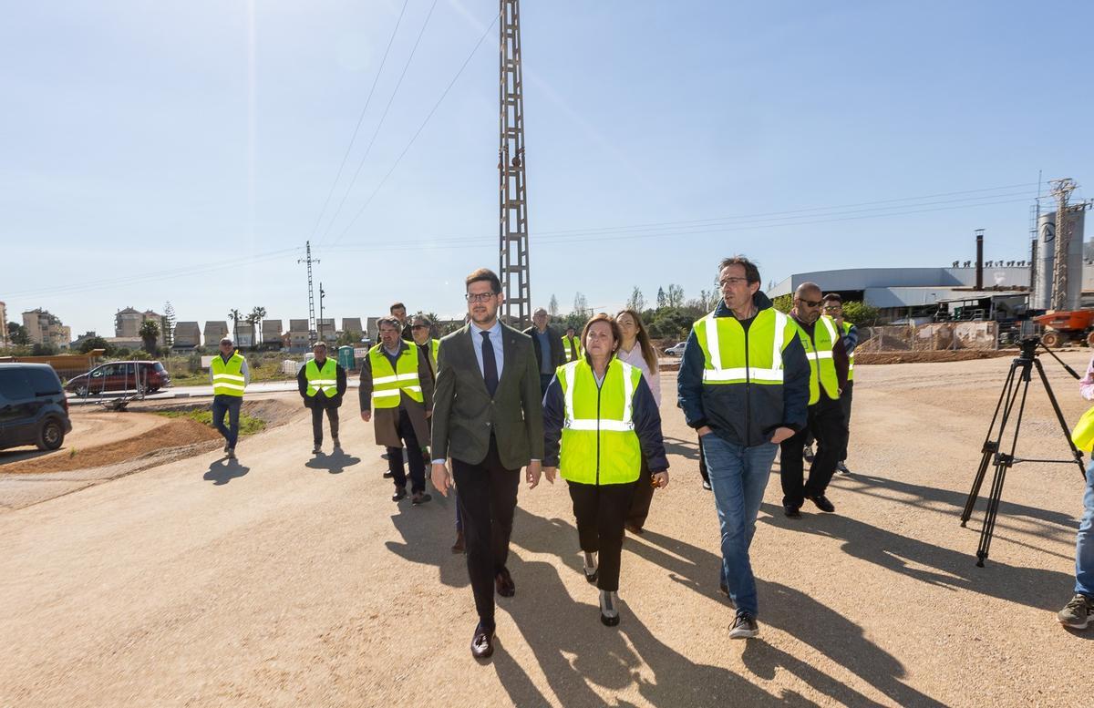 Visita a las obras del nuevo bulevar de la carretera Natzaret-Oliva, este jueves.