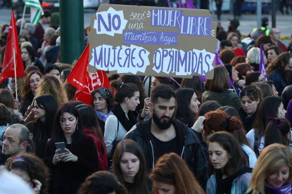 Miles de manifestantes colapsan el centro de Málaga en una marcha que comenzaba con polémica con Francisco de la Torre