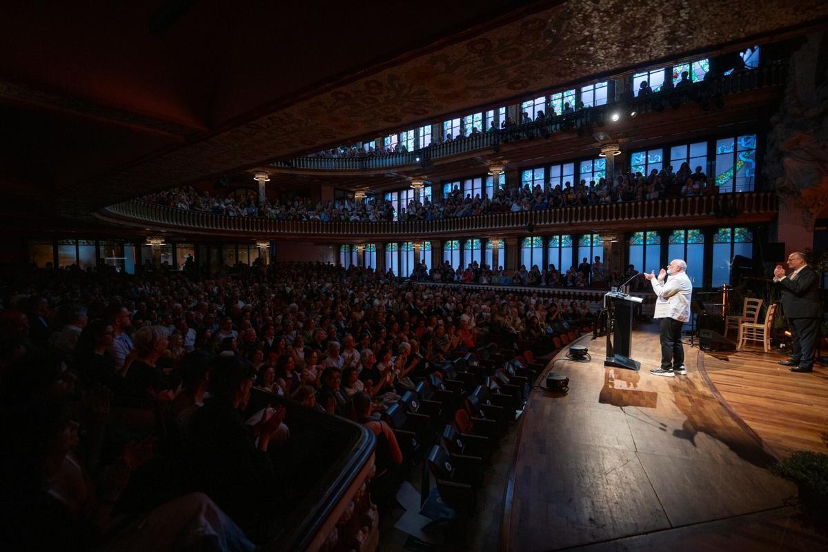 Biel Mesquida durante la entrega del Premi d'Honor de les Lletres Catalanes Biel Mesquida durante la entrega del Premi d'Honor de les Lletres Catalanes