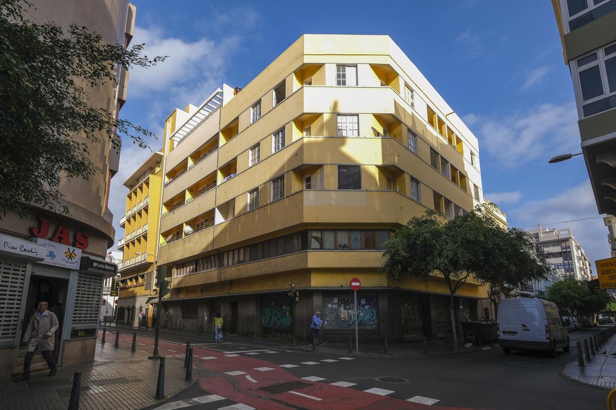 Paralizan el desahucio de ocho familias en Nicolás Estébanez