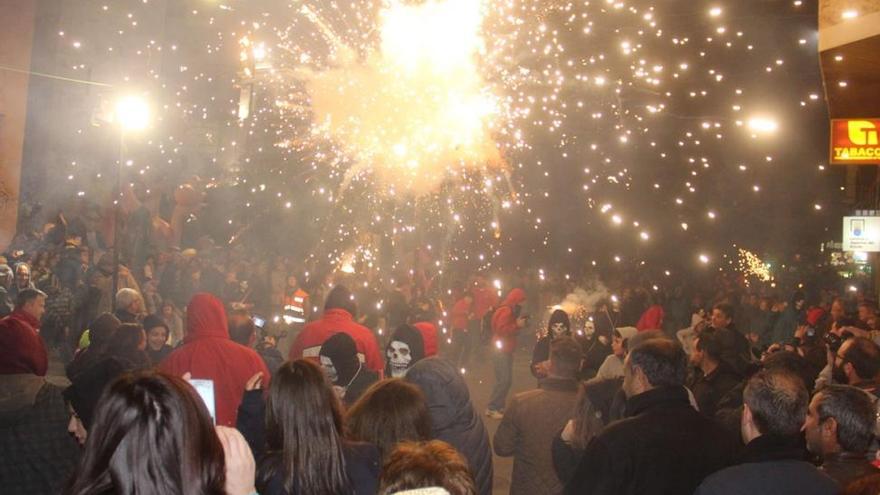 La Nit del Foc prende el ánimo fallero en Burriana para vivir su día grande