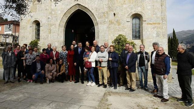 Los vecinos se unieron a la visita de Román Rodríguez a Mos.  | // D.P.