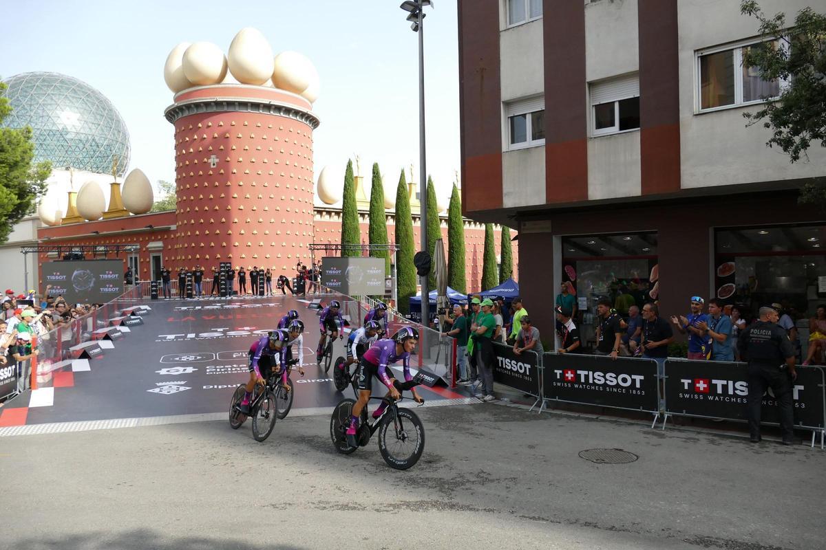 EN IMATGES | Figueres vibra amb la contrarellotge de La Vuelta sota la mirada de Dalí