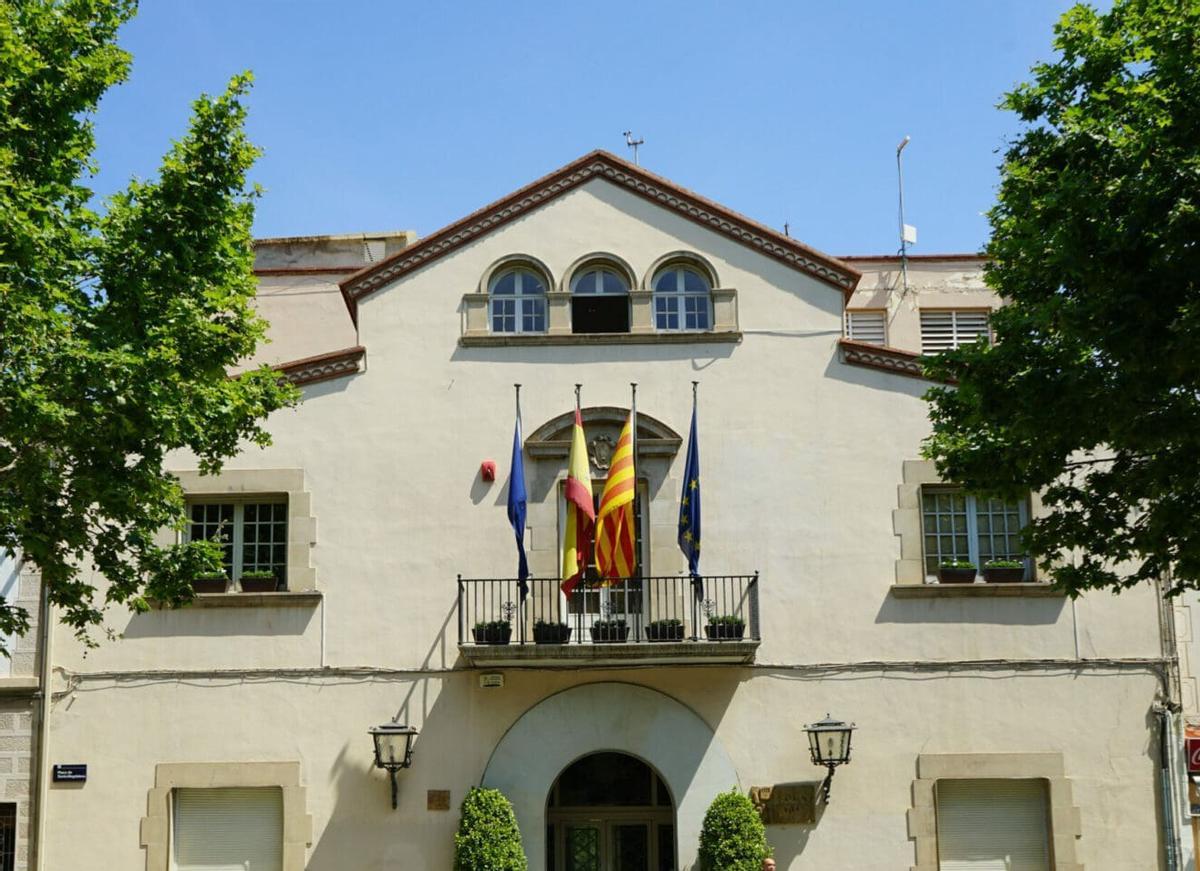 Edificio del Ayuntamiento de Esplugues de Llobregat Edificio del Ayuntamiento de Esplugues de Llobregat
