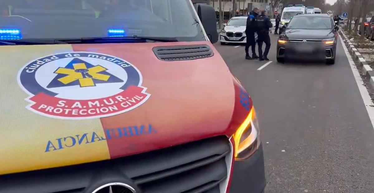 Los servicios de Emergencias en el lugar del atropello.