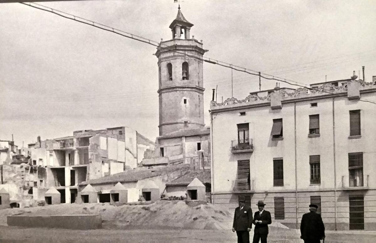 Aspecto de la Plaza Santa Clara de Castelló durante la guerra.