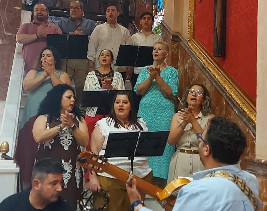 El coro rociero Azabache, durante las bodas de oro sacerdotales de Manuel Malagón.